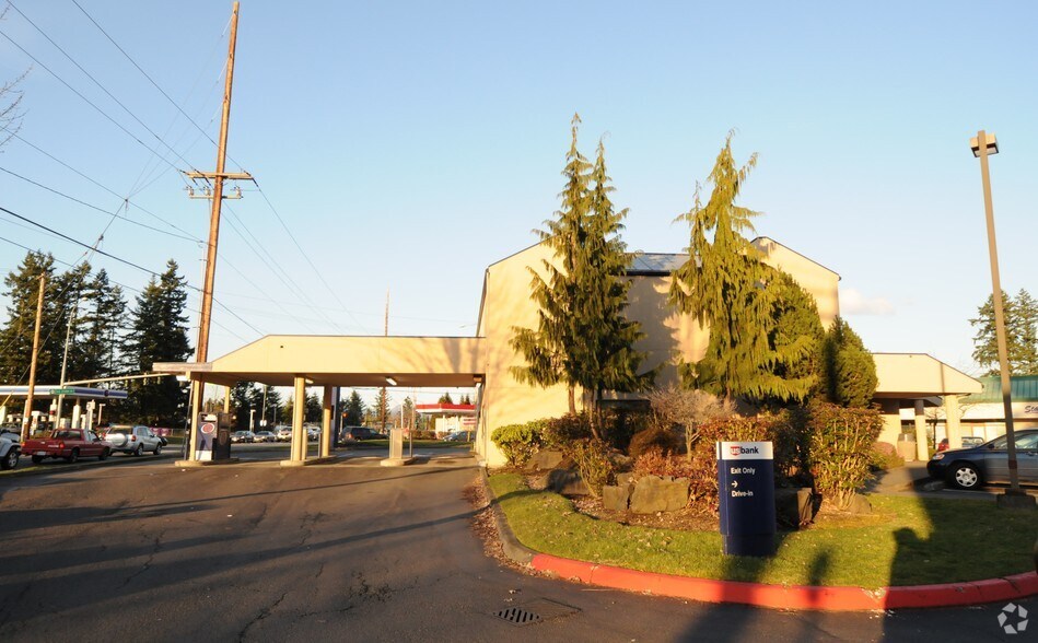 More Photos Of 17601 SE 272nd St, Covington Bank For Lease