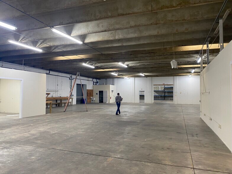 More Photos Of 3028 Mercury Rd, Jacksonville Warehouse For Lease