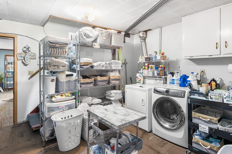More Photos Of 488 South St, Green Lake Hotel For Sale