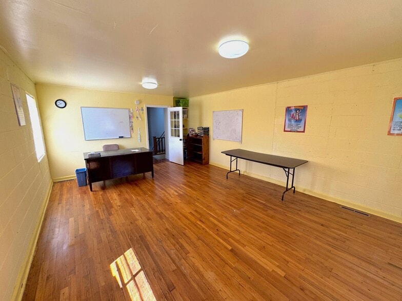 More Photos Of 155 Carrollton St, Waco Religious Facility For Sale