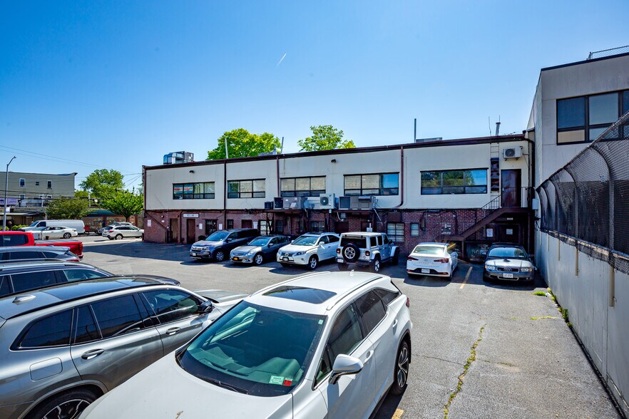 More Photos Of 36-51 Bell Blvd, Bayside Storefront Retail Office For Lease