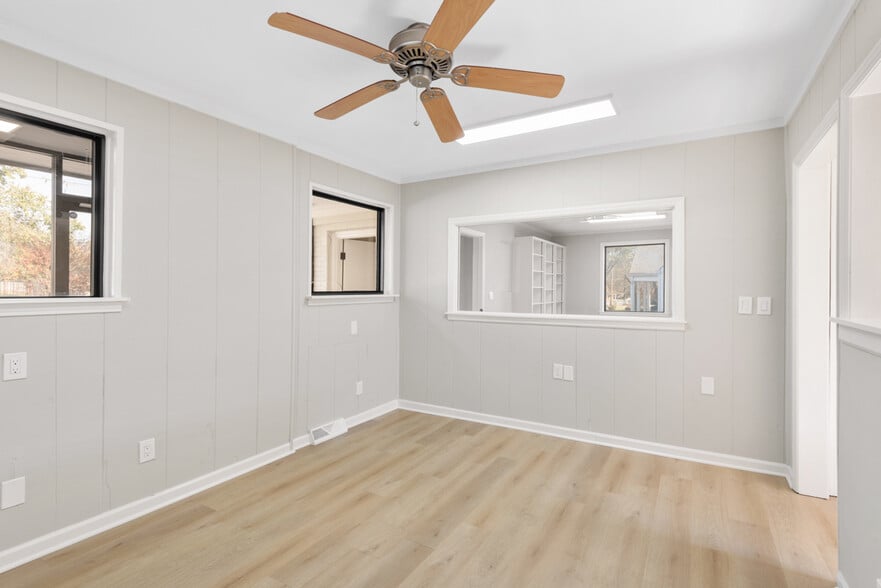 More Photos Of 130 Emmitt Ave, Madison Office For Sale