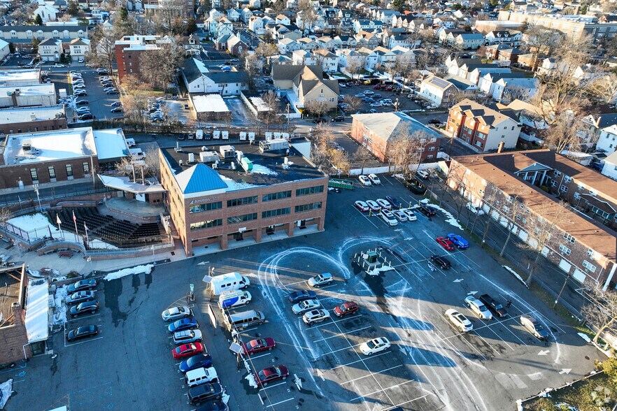 More Photos Of 35 E Blancke St, Linden Medical For Lease