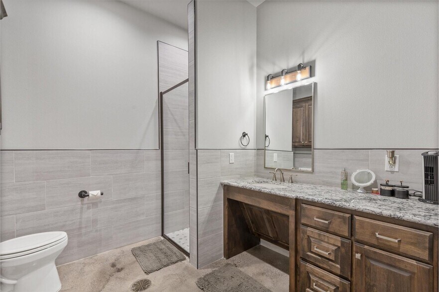 More Photos Of 5805 Starnes Rd, Watauga Medical For Sale