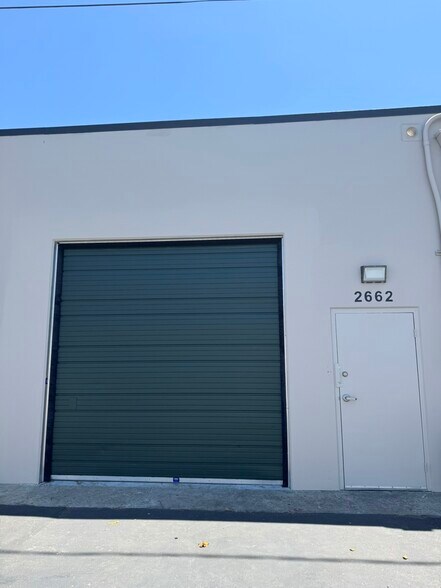 More Photos Of 2650-2676 S Grand Ave, Santa Ana Warehouse For Lease