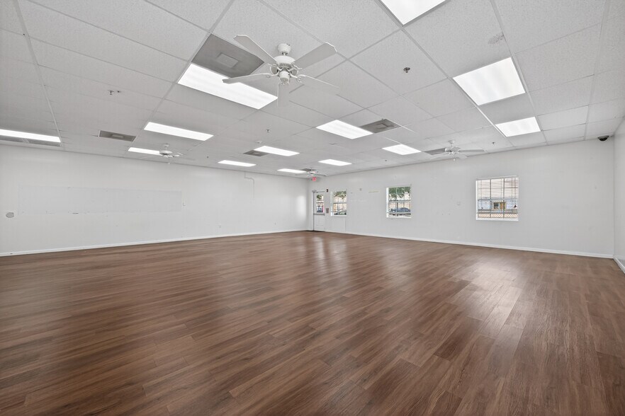 More Photos Of 8525 Queenston Blvd, Houston Freestanding For Sale