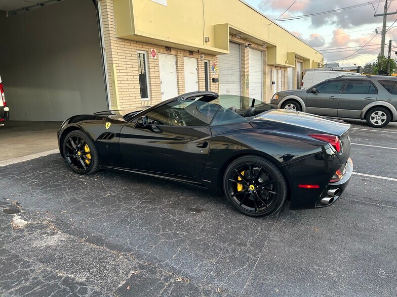 More Photos Of 5042-5054 NE 12th Ave, Fort Lauderdale Warehouse For Lease