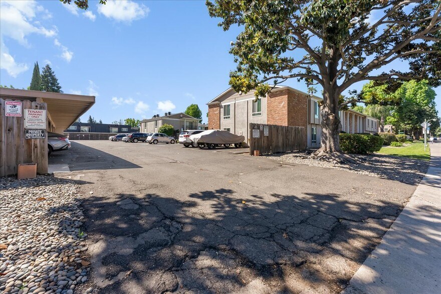 More Photos Of 915 Johnfer Way, Sacramento Apartments For Sale