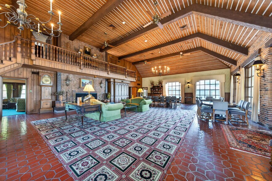 More Photos Of 1461 Highway EE, Winfield Specialty For Sale