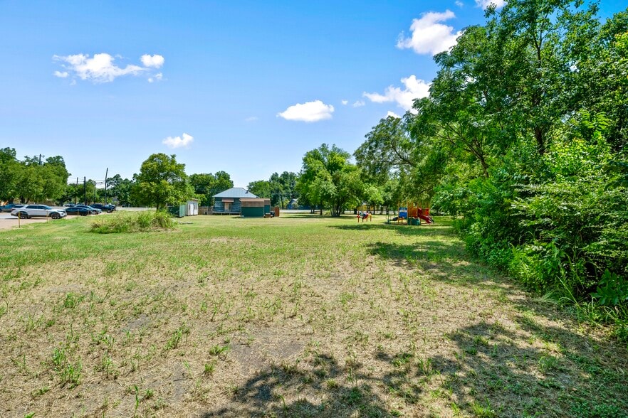 More Photos Of 303 W Broade St, Leander Land For Sale