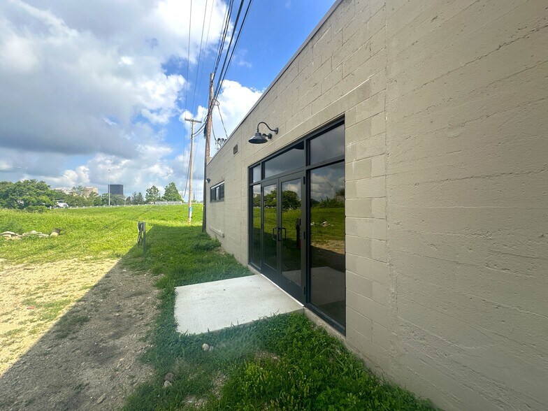 More Photos Of 735 Wayne Ave, Dayton Flex For Lease