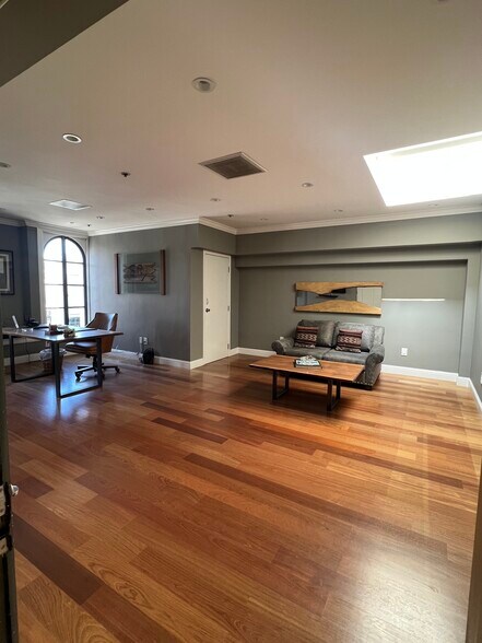 More Photos Of 1375 Burlingame Ave, Burlingame Unknown For Lease