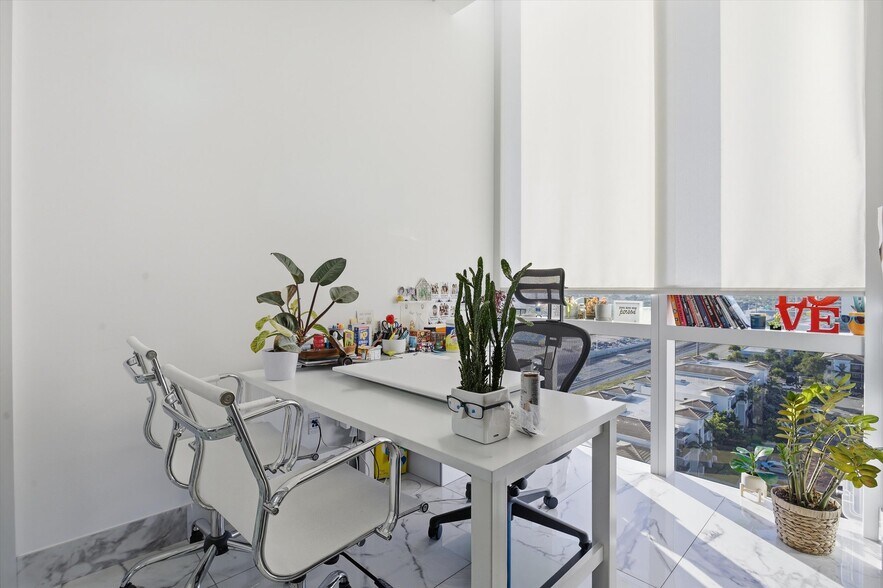 More Photos Of 20200 W dixie Hwy, Aventura Medical For Lease