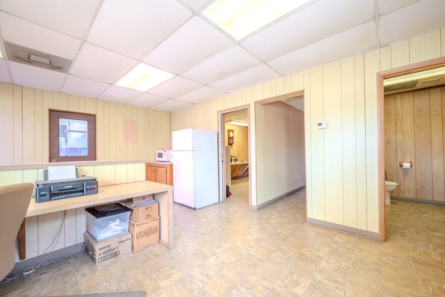 More Photos Of 619 E Jackson St, El Campo Warehouse For Sale