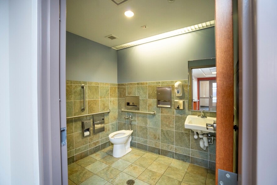 More Photos Of 100-256 Match Factory Pl, Bellefonte Medical For Lease