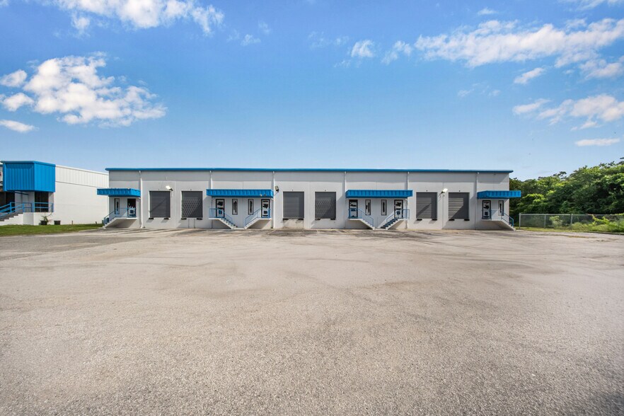 More Photos Of 2205 Forsyth Rd, Orlando Flex For Lease