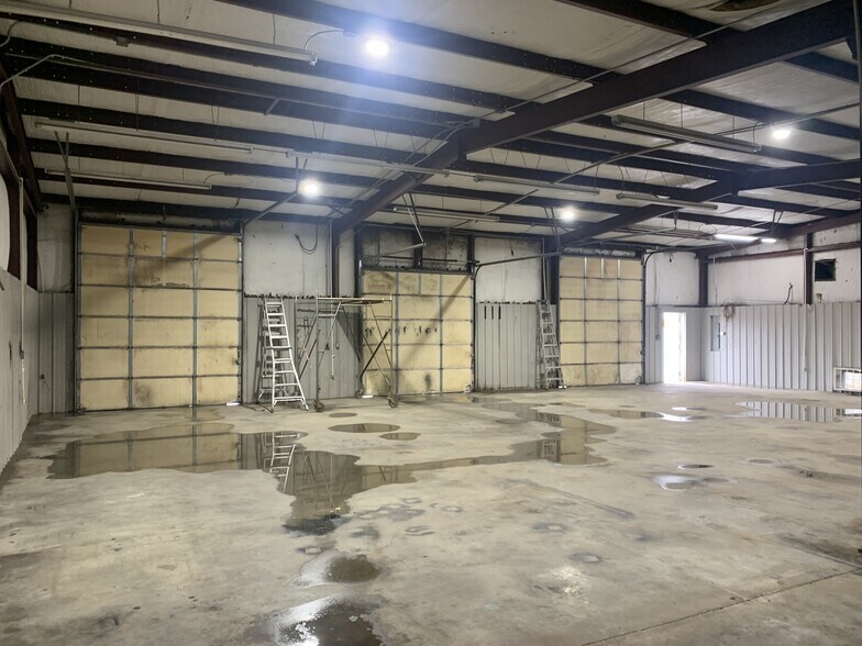 More Photos Of 567 E Highway 64, Conway Showroom For Lease