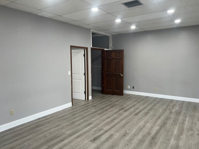 More Photos Of 14100 Walsingham Rd, Largo Storefront Retail Office For Lease