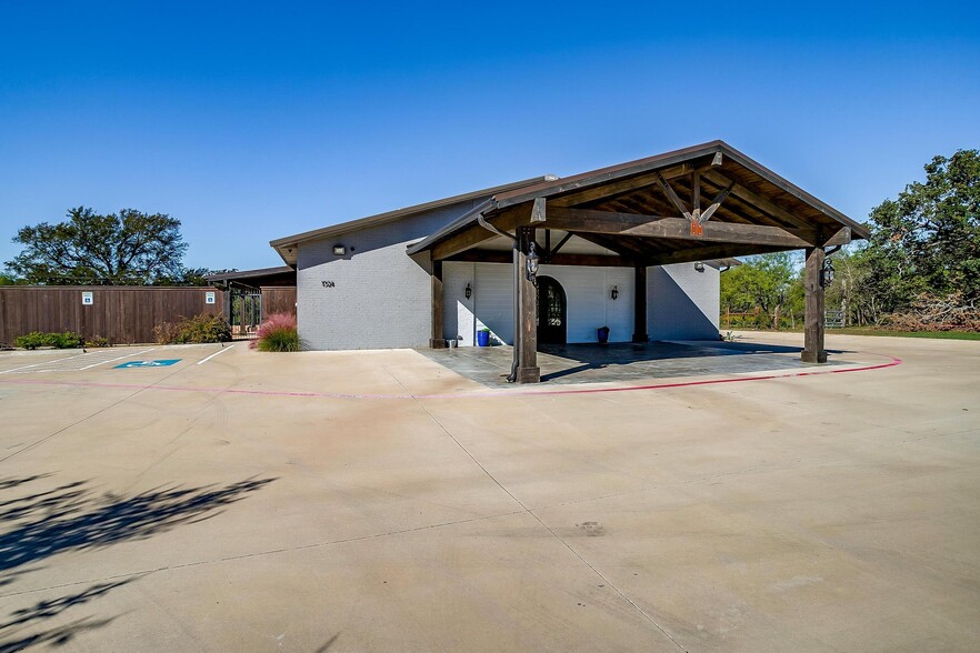 More Photos Of 1524 S Broadway St, Joshua Lodge Meeting Hall For Lease