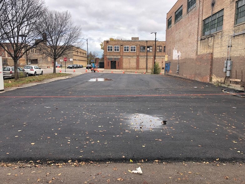 More Photos Of 2106 S Kedzie Ave, Chicago Warehouse For Lease