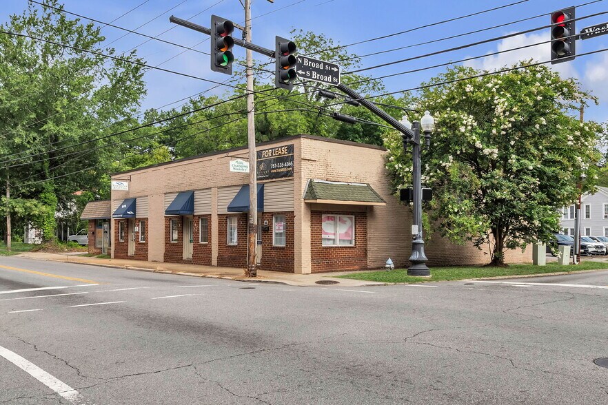 More Photos Of 600-604 W Washington St, Suffolk Storefront Retail Office For Sale