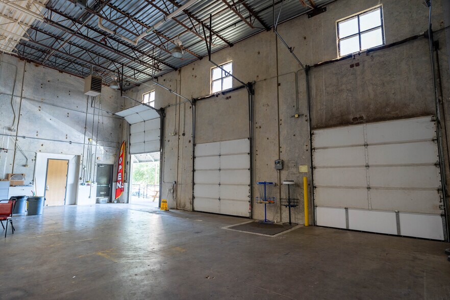 More Photos Of 8201 S Congress Ave, Austin Distribution For Sale