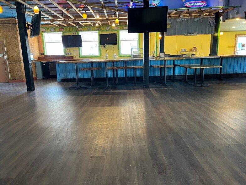 More Photos Of 300 N Lake Park Blvd, Carolina Beach Restaurant For Lease
