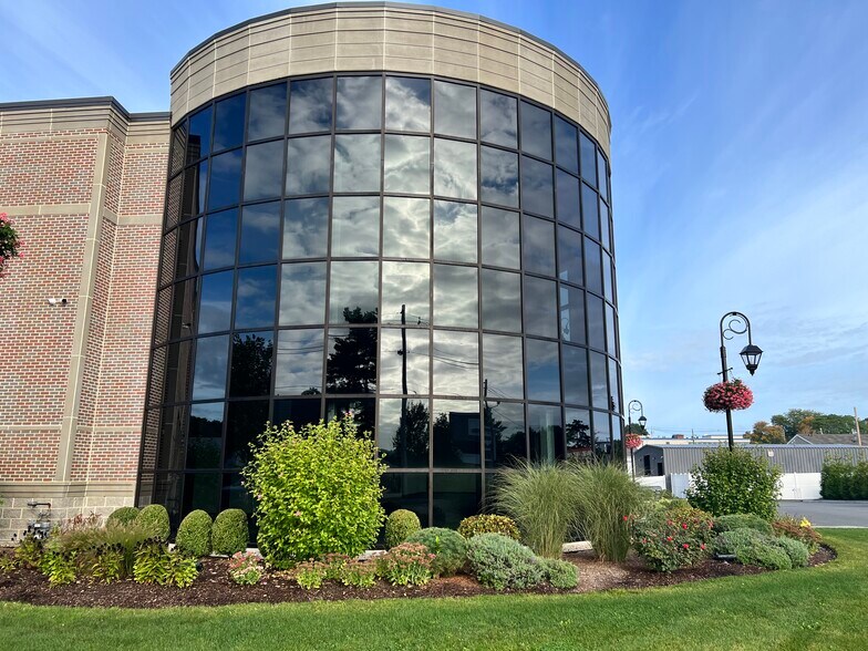 More Photos Of 25 Rundlett Way, Middleton Distribution For Lease