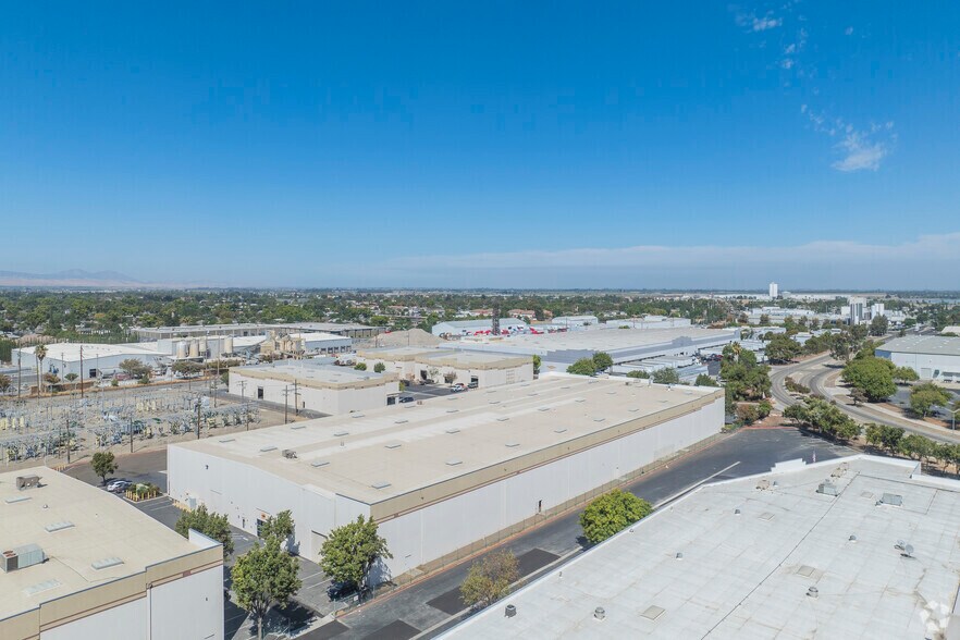 More Photos Of 1915 N MacArthur Dr, Tracy Distribution For Lease