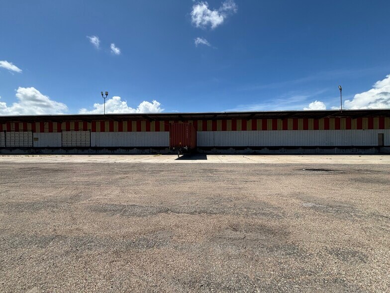 More Photos Of 12170 Old Gentilly Rd, New Orleans Truck Stop For Lease