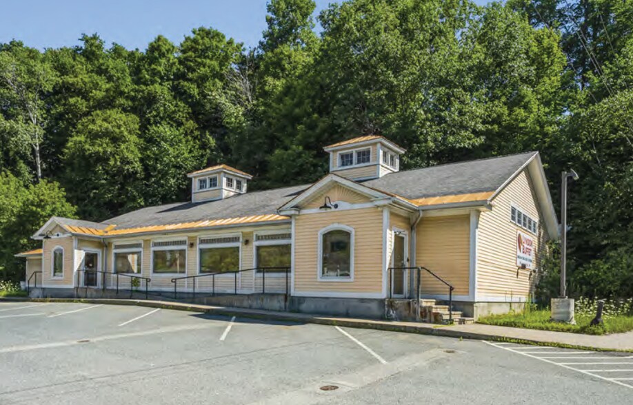 More Photos Of 626 Broad St, Lyndonville Freestanding For Sale