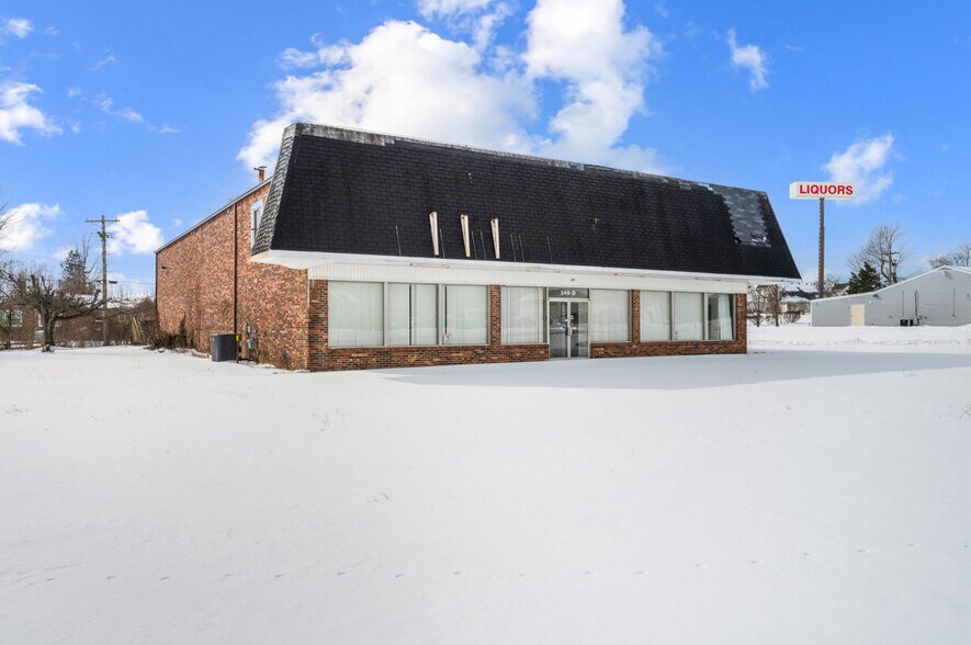 More Photos Of 149 Delaina Dr, Mount Washington Showroom For Sale