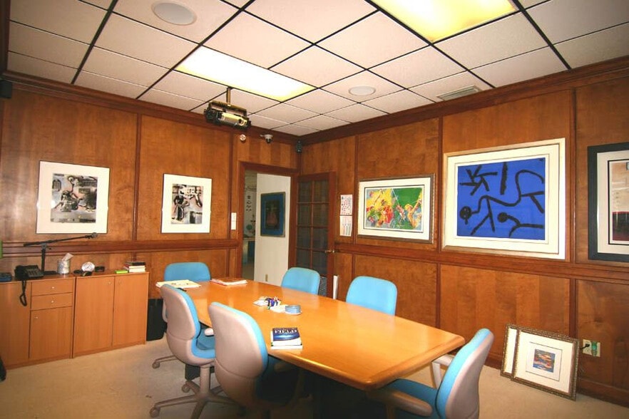 More Photos Of 808 W Waters Ave, Tampa Office For Sale