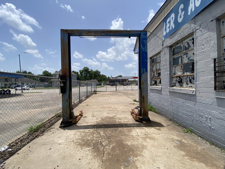 More Photos Of 1398 Washington Blvd, Beaumont Auto Repair For Lease