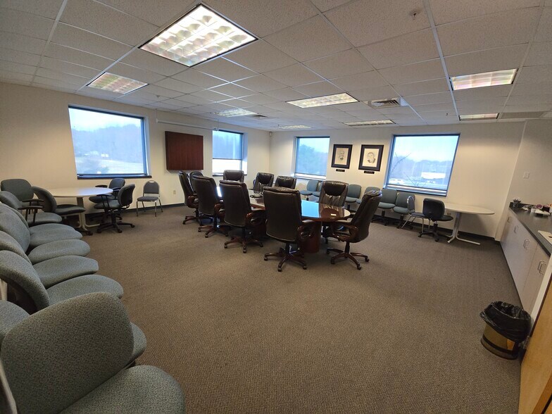 More Photos Of 110 Galaxy Dr, Dover Light Manufacturing For Lease
