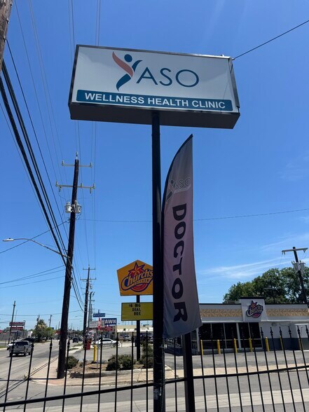 More Photos Of 1907 Goliad Rd, San Antonio Freestanding For Lease