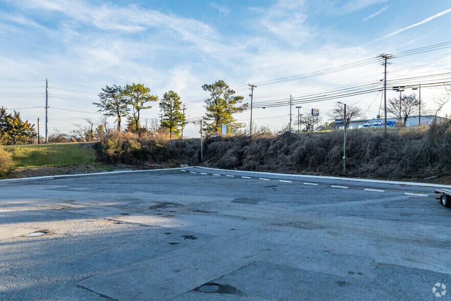 More Photos Of 1540 Amherst Rd, Knoxville Warehouse For Lease