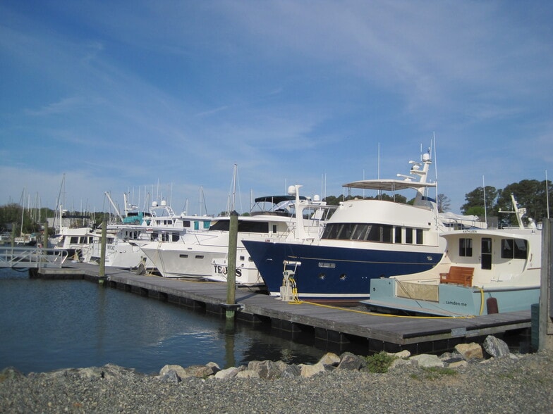 More Photos Of 18691 General Puller Hwy, Deltaville Marina For Lease