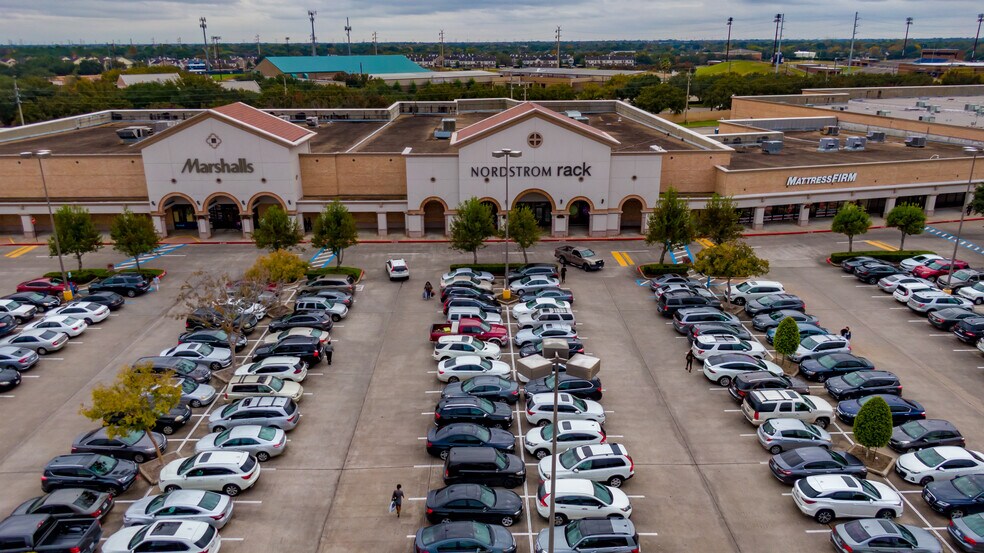 More Photos Of 2725-2623 Town-Center Blvd, Sugar Land Unknown For Lease