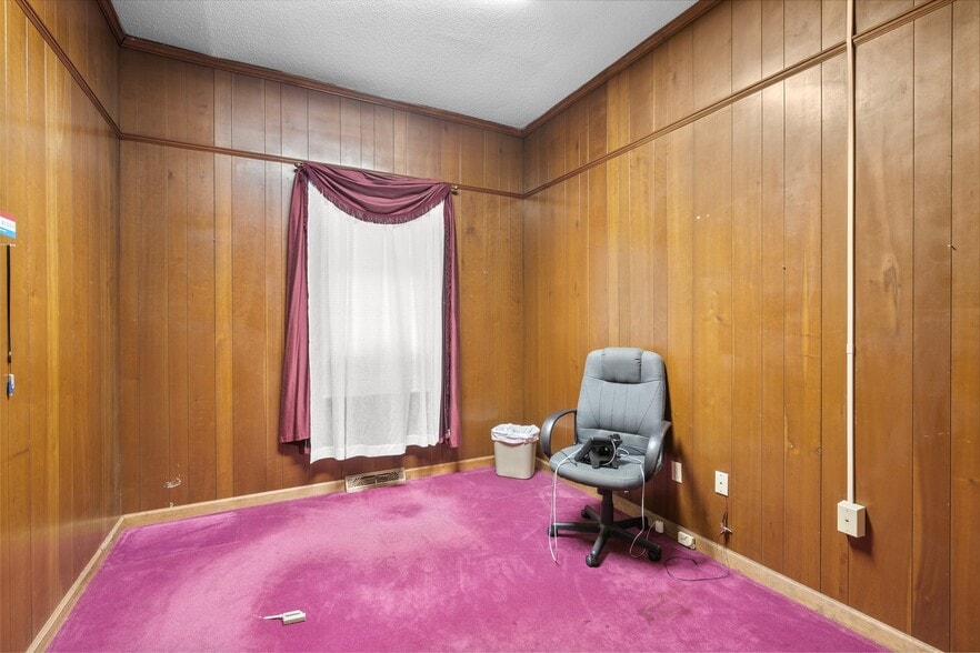 More Photos Of 1401 S Fant St, Anderson Funeral Home For Sale