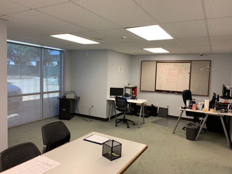 More Photos Of 5426 Guadalupe St, Austin Office For Sale