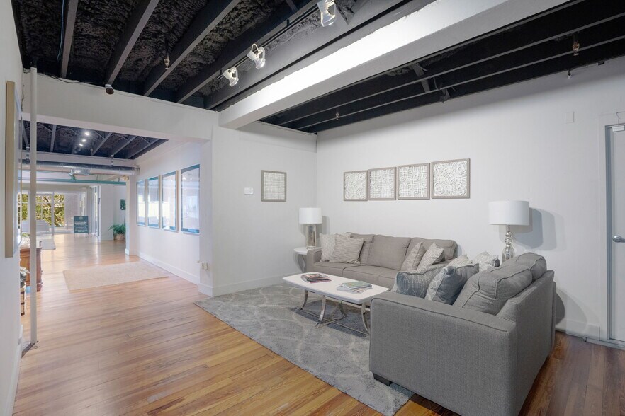 More Photos Of 1962 Main St, Sarasota Office For Sale