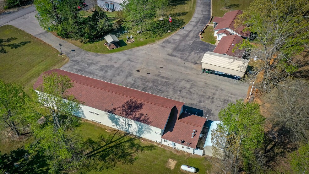 More Photos Of 8546 Edgemont Rd, Greers Ferry Hotel For Sale