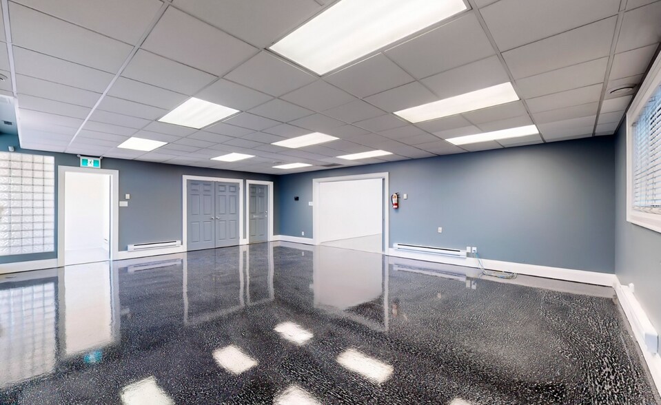 More Photos Of 11 Millwick Dr, Toronto Manufacturing For Lease