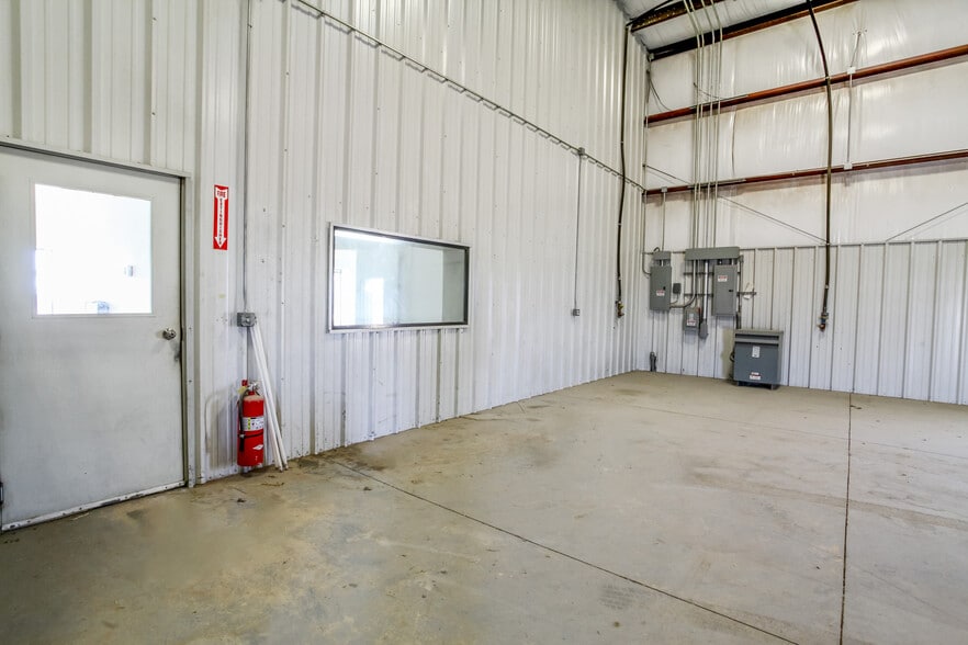 More Photos Of 3201 N County Road 1107, Midland Warehouse For Lease