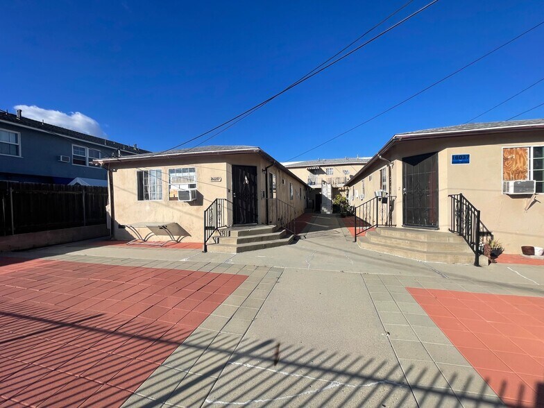 More Photos Of 16037 Gault St, Van Nuys Apartments For Sale