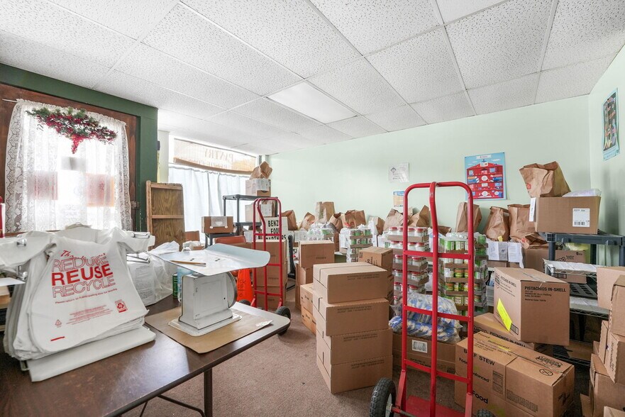 More Photos Of 10907 Main St, Honor Flex For Sale