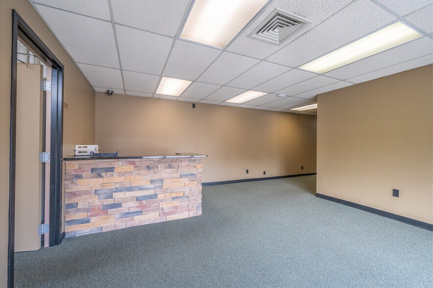 More Photos Of 5025 Dorr St, Toledo Showroom For Sale