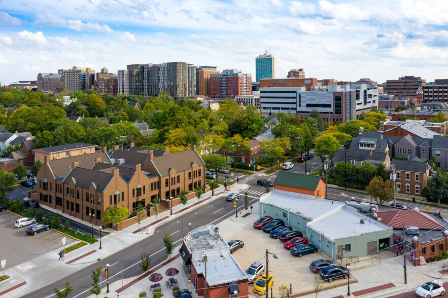 More Photos Of 300 N 5th Ave, Ann Arbor Office For Lease