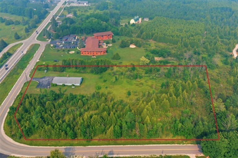 More Photos Of 10514 Country Ln, Sister Bay Storefront For Sale